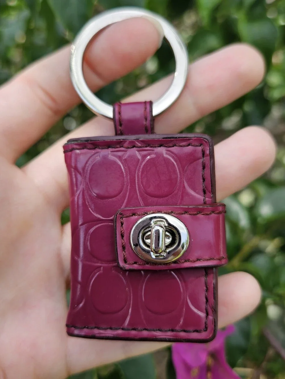 Rare Vintage Coach Purple Patent Signature Photo Book Keychain Turnlock